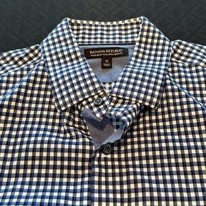 Banana Republic Men’s Non-Iron Dress Shirt - Tailored Slim Fit- Medium